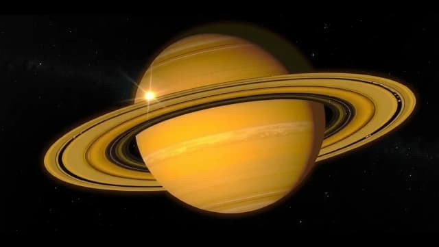 Saturnus så nära som aldrig förr