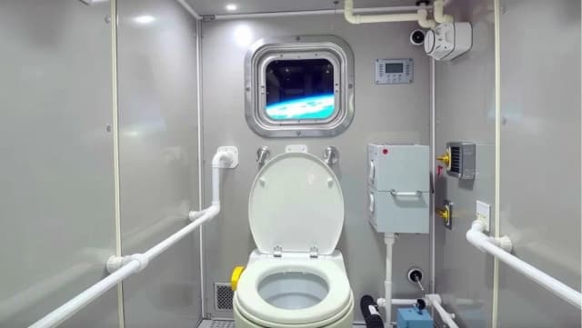 Hur bajsar man i rymden